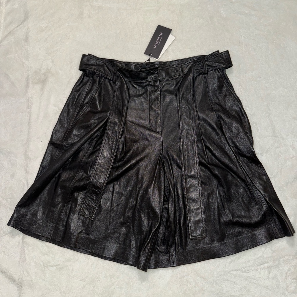 NWT Lafayette 148 Black leather pleated shorts with belt size 6